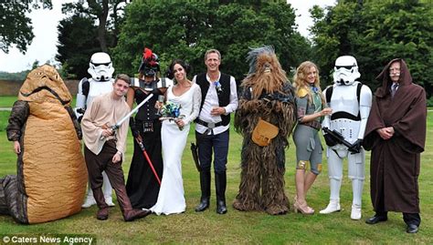 Buckinghamshire Couple Throw A Star Wars Wedding Daily Mail Online