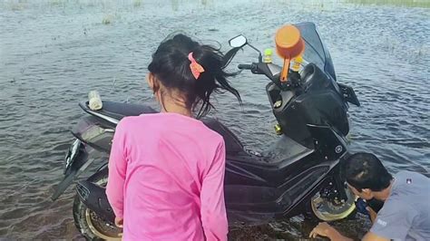 Cuci Motor Nmax Di Tempat Banjir Youtube