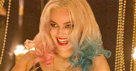 First Look At Harley Quinn S Jester Costume In Suicide Squad