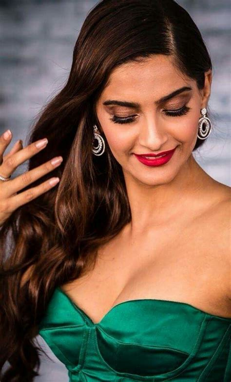 sonam kapoor looks hot sexy in green dress sonam kapoor hot cleavage