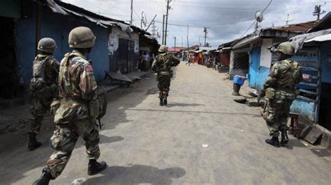 ebola crisis liberia orders curfew and quarantine bbc news