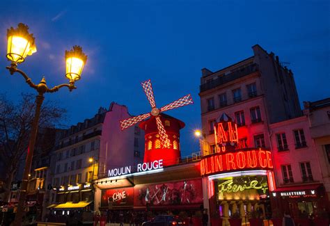 What Should You Wear To Go To The Moulin Rouge