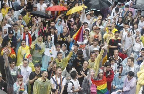 Taiwan Is First In Asia To Legalize Same Sex Marriage Politics Us News