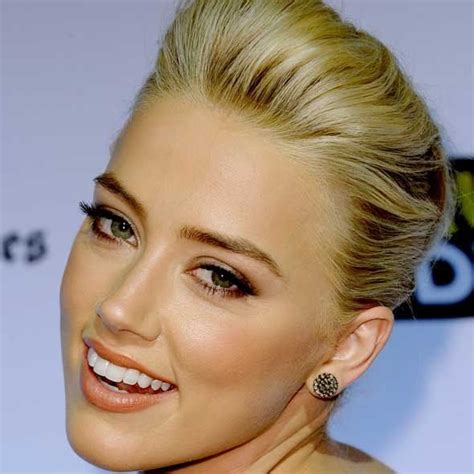Amber Heard Glowing Skin White Teeth Beautiful Blonde Hair Stand