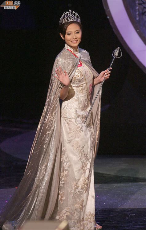 Rebecca Zhu Wins 2011 Miss Hong Kong Crown