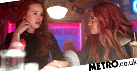riverdale star reveals why cheryl s bisexual kiss was ‘nerve wracking