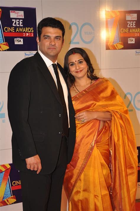 Vidya Balan And Sridevi At Zee Cine Awards 2013
