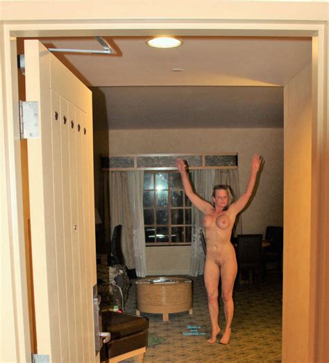 nikki hotel hallway september 2019 voyeur web