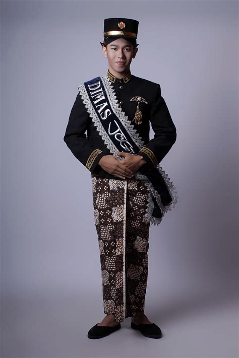 traditional indonesian man  traditional dress image  stock photo public domain photo