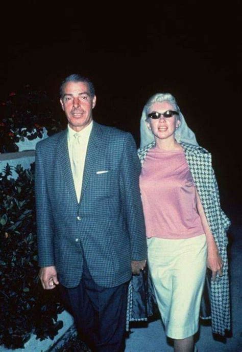 Marilyn And Joe Marilyn Monroe Photos Marilyn Marilyn