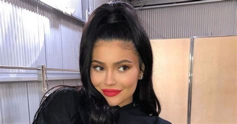 New Mum Kylie Jenner Flaunts Her Impossibly Tiny Waist In Skin Tight