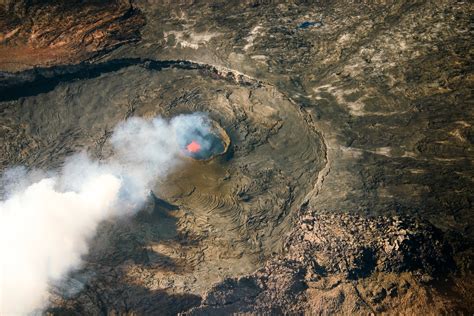 popular trail  hawaii volcanoes national park reopens  kilauea eruption  points guy