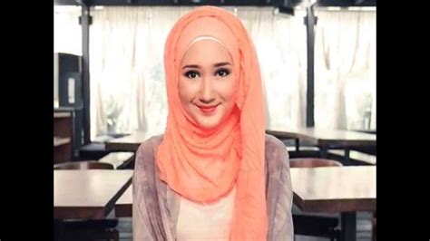 gaya hijab casual ala dian pelangi di 2019 gaya hijab pelangi dan islam