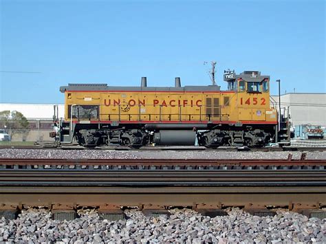 union pacific railroad emd yard switcher locomotive   flickr