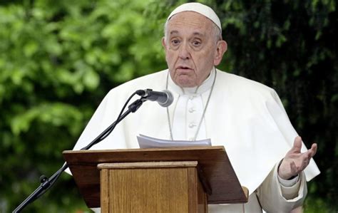 pope francis issues law requiring catholic priests and nuns to report