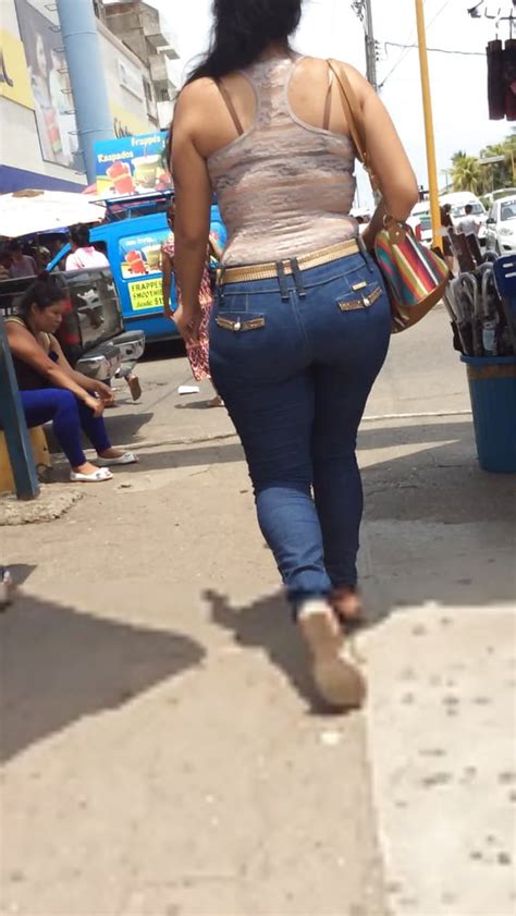 Mexicana Preciosa Caminando Con Jeans Entallados Nalgas Redondas