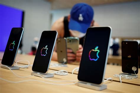 apple stores  shuttered    set  reopen  national interest