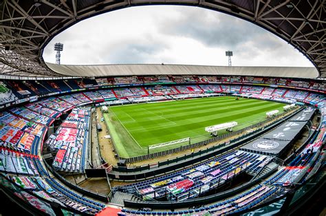 indrukwekkend zo kwam de kuip vol te liggen met spandoeken foto adnl