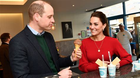 8 Cute Photos Of Kate Middleton And Prince William In Eating Ice Cream