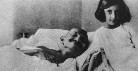 Gandhi And Indira 1924 Gandhi Pictures Mahatma Gandhi