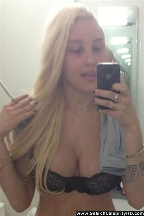 amanda bynes half naked self shots showing off her boobs on twitter 6
