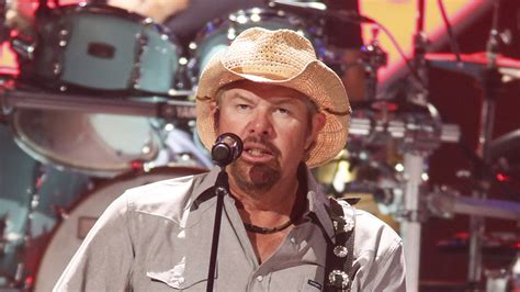 toby keith reveals ongoing battle with stomach cancer ‘i need time to