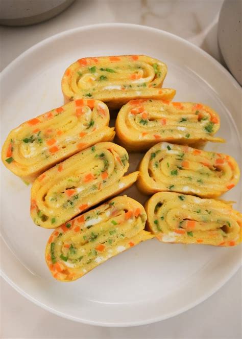 Korean Egg Roll Gyeran Mari Easy Quick Video Cj Eats Recipes