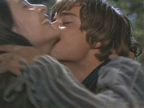 Romeo And Juliet Kissing On Balcony 1968 Romeo And Juliet