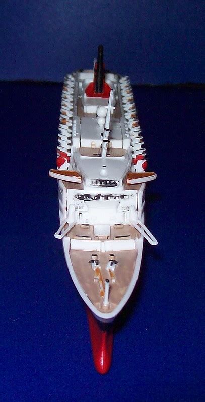 Queen Elizabeth Ii Plastic Model Commercial Ship Kit 1 1200 Scale