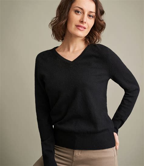 Black Womens Luxurious Pure Cashmere V Neck Jumper Woolovers Uk