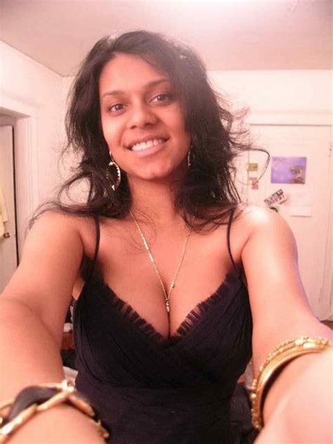indian girls deep cleavage and boobs show photo collection