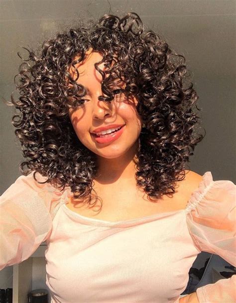 fabulous style of shoulder length curly hair for 2020 stylesmod