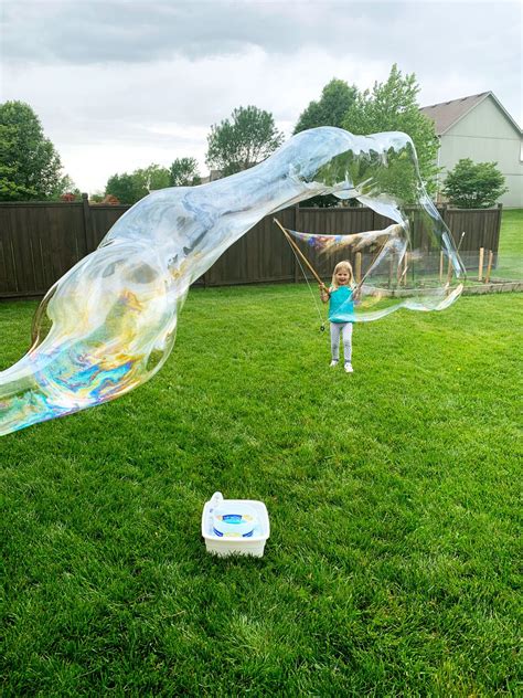 easy diy giant bubble wands  solution   nanas