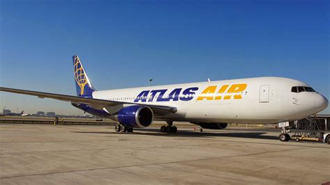 flyingphotos magazine news atlas air acquires   lrf freighters