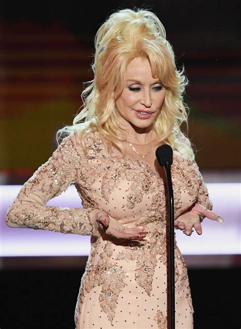 Dolly Parton Brings The Laughs At The 2017 Sag Awards With