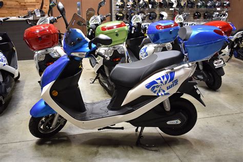 csc wiz electric scooter  americas  fast  affordable  moped