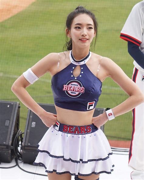 Fans Are Turning Out In Droves To See This Korean Baseball Cheerleader