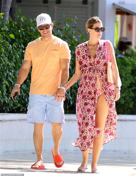 Mark Wahlberg And Rhea Durham Flaunt Fit Physiques And Pack On The Pda