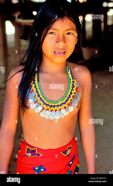Panama Chagres Nationalpark Junge Embera Indianer Stockfotografie Alamy