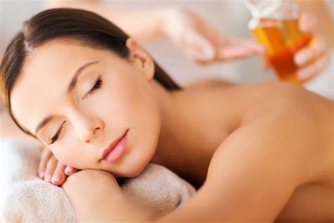 abhyanga oil massage ayurveda rejuvenation ambika s ayurveda