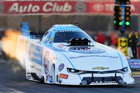 robert hight closes gap   championship  friday qualifying performance pit stop