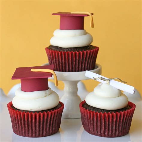 graduation cupcakes     fondant graduation caps glorious treats