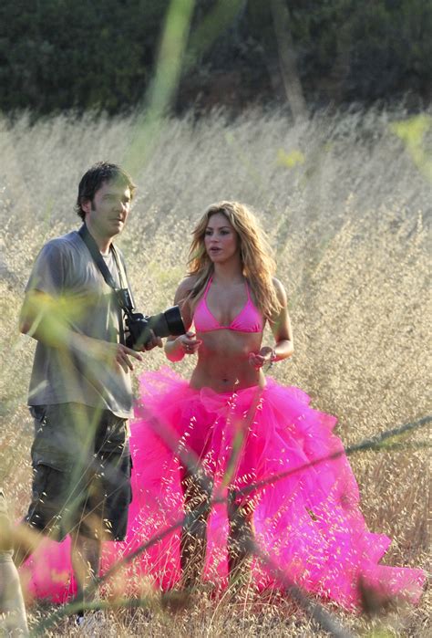 shakira paparazzi pink bikini tops photos thefappening link