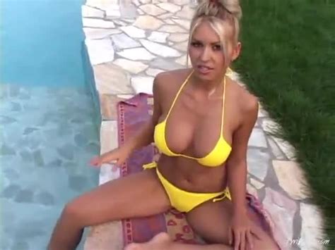 anette dawn stripping by the pool porn tube