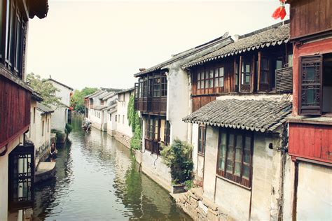 zhou zhuang china  bridges traditional building waterway venice