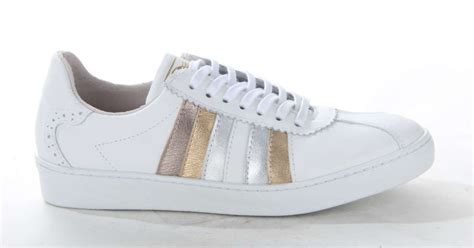 witte damessneaker van   shoes met zilveren verticale strepen onlyashoes silver stripes