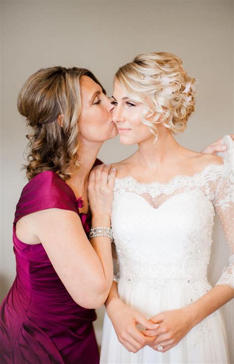 19 Emotional Mother Of The Bride Photos That Will Warm Your Heart