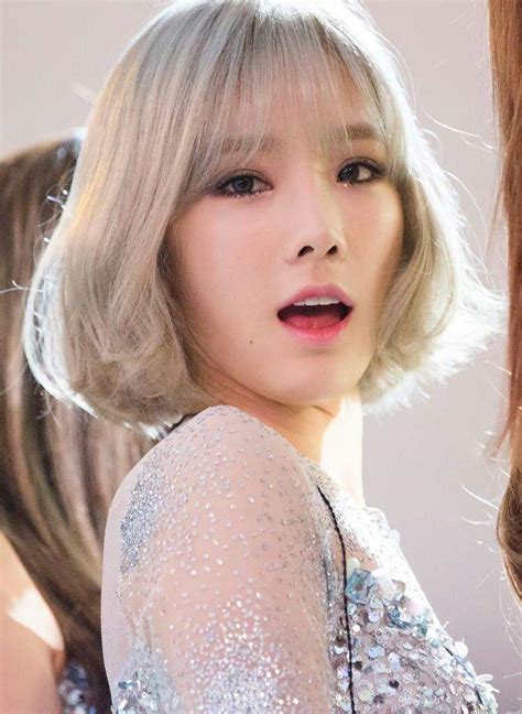 female idols  sported short blonde hair  slayed