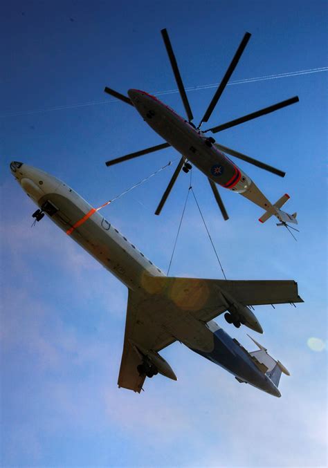worlds largest helicopter  lift  airliner  remarkable ease business insider