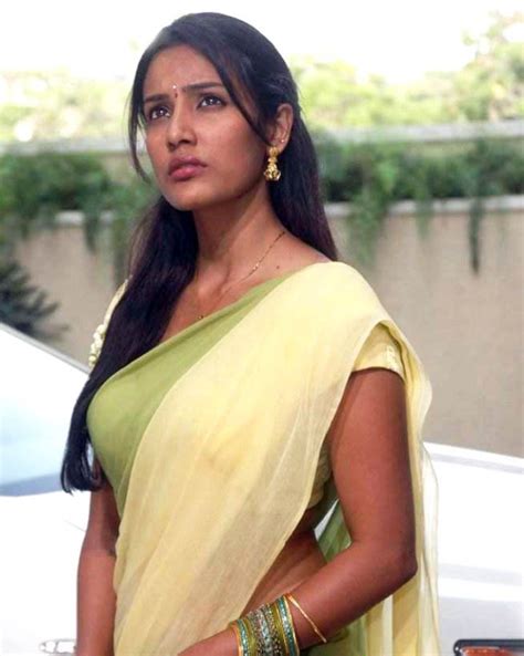 hot saree blouse navel show photos side view back pics below navel priya anand hot in saree